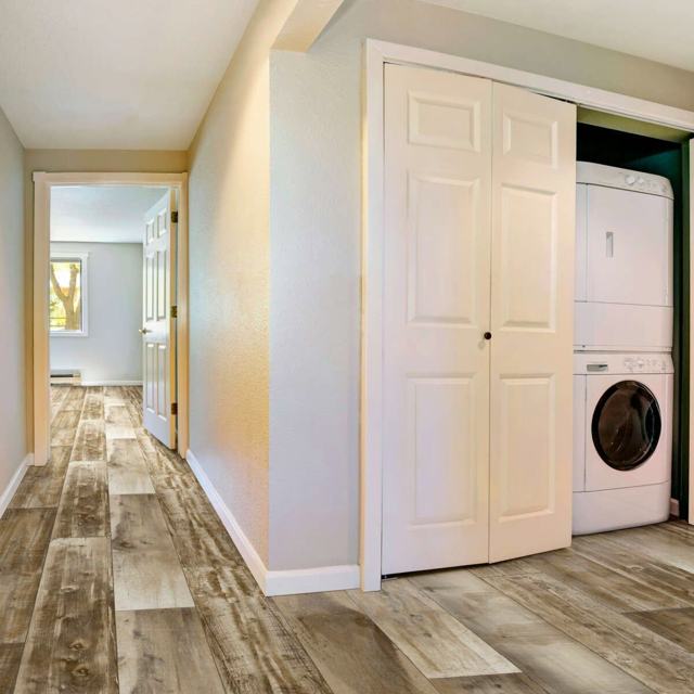 Vintage Barnwood – Hay Loft sheet vinyl by Congoleum